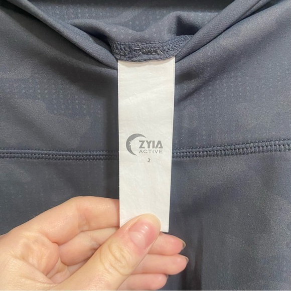 Zyia Active Sz 2 Grey Camo High Rise Leggings - Picture 3 of 5